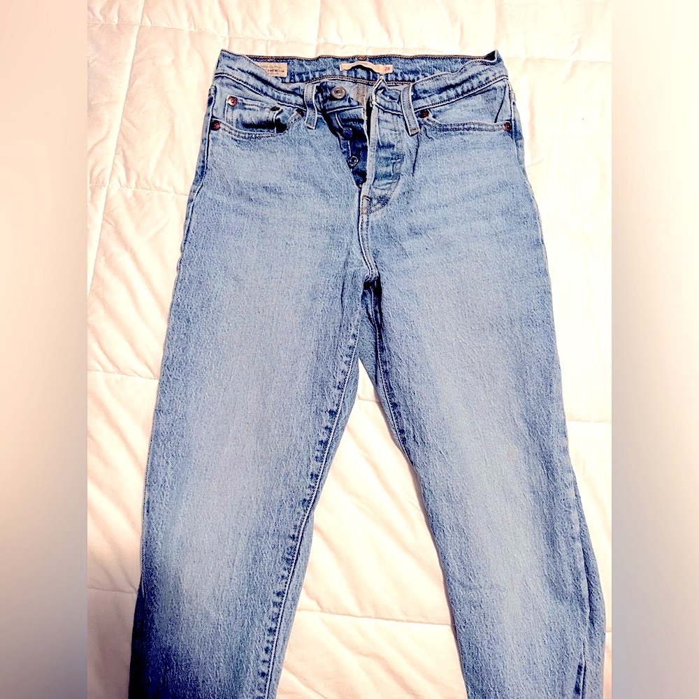Levi’s Wedgie Straight Jeans White Washed Light Blue